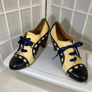Giraudon Sz 6.5 Rare Retro Vintage Black and Pale Yellow Beige 3" Heels